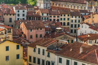 Tuscany 'deki renkli evleri olan antik İtalyan kasabasına bak..