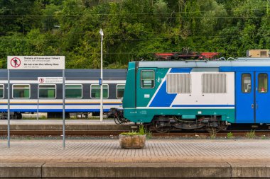 Pontremoli, İtalya - 10 Ağustos 2019: Pontremoli kasabasındaki yerel tren istasyonu