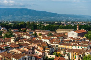 Tuscany 'deki renkli evleri olan antik İtalyan kasabasına bak..