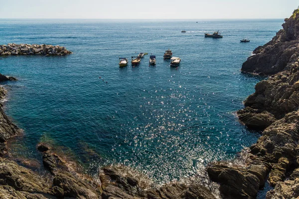 Vista en yates en la costa del Mar de Liguria en Liguria, Italia . — Foto de Stock