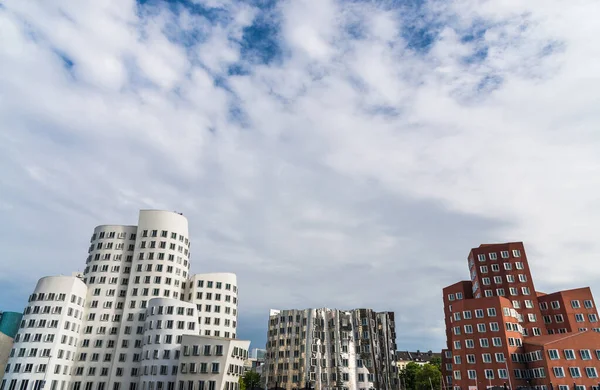 Vista en el distrito Medienhafen Zollhof en Dusseldorf, Alemania . — Foto de Stock