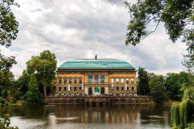 Düsseldorf, Almanya - 13 Ağustos 2019: Kunstsammlung K21 Modern Sanat Müzesi