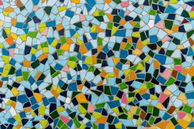 Duvardaki renkli küçük mozaik fayansların desen dokusu.