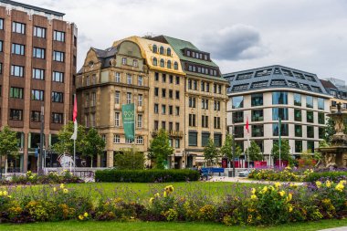 Düsseldorf, Almanya - 11 Ağustos 2019: Alman mimarisi olan binalar