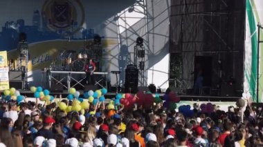 Sahne Alanı'nda öğretim dans hareketleri