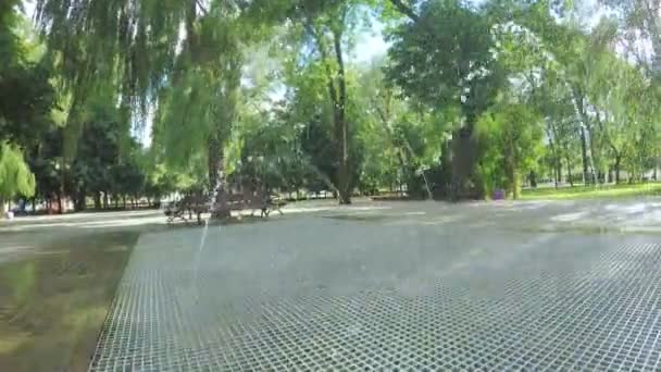 Fontaine au sol en été 