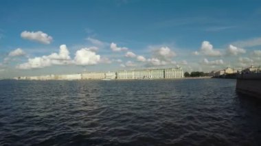 Neva Nehri üzerinde günbatımı
