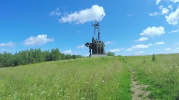 Monument ter nagedachtenis van de slag van Ledovoye — Stockvideo