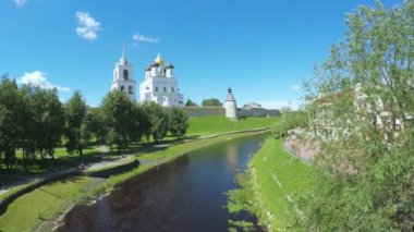 Pskov Kremlin yaz aylarında