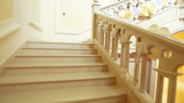 白色花岗岩楼梯 — 图库视频影像