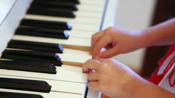 Playing piano child — Stock Video