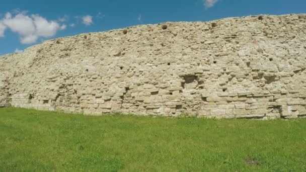 Umgestürzter Zaun alte Festung — Stockvideo