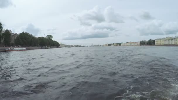 Passing under the bridge Palace Embankment near the Summer Garden — Stock Video