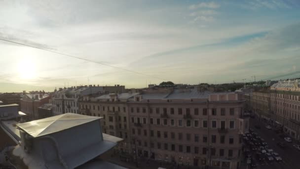 Pohled ze starých střech města — Stock video