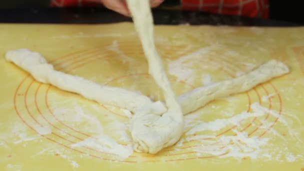 Buğday unundan Challah pişirme — Stok video