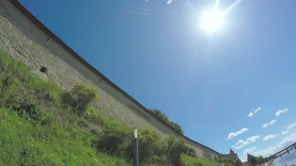 Pskov Kremlin en verano — Vídeos de Stock