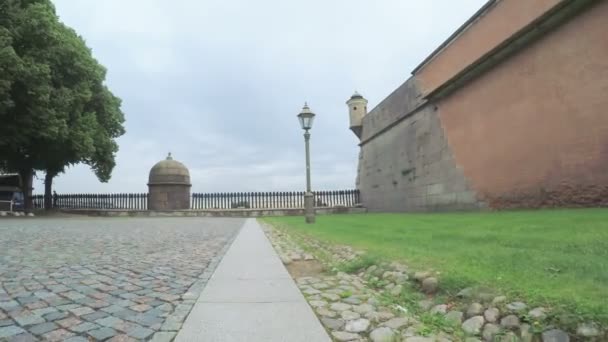 Стіни Петропавлівська фортеця і парк — стокове відео