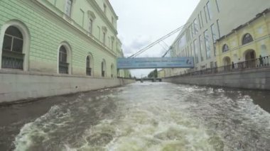 Palace setin yakınındaki Yaz Bahçesi köprünün altından geçen