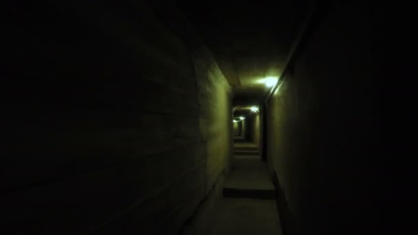 Tonel de béton avec lanternes 