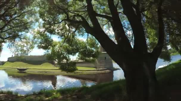 Pskov Kremlin en verano — Vídeos de Stock