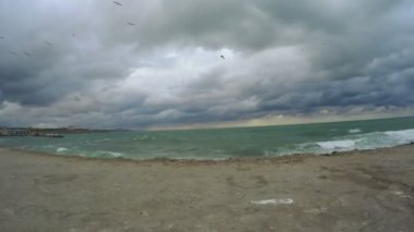 Fırtına deniz ve beton İskelesi