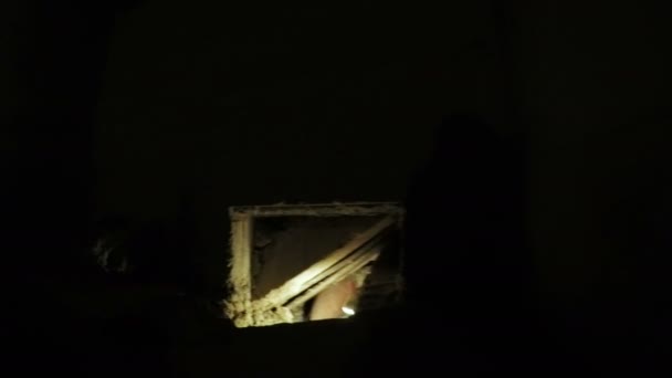 Projectile coincé dans le mur de la forteresse 