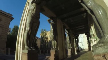 Atlant Kışlık Sarayın gündoğumu, St Petersburg