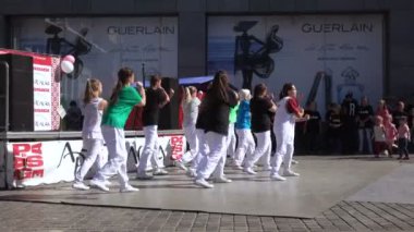 Performans dans kolektifleri hip-hop tarzı