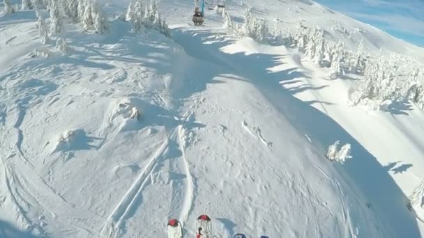 Lądowanie z wyciągu narciarskiego — Wideo stockowe