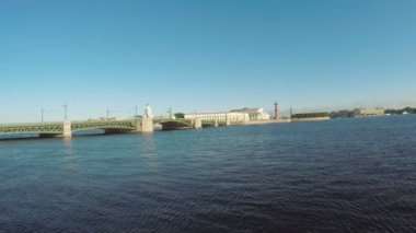 Neva Nehri üzerinde günbatımı