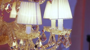 Pahalı kristal avize.