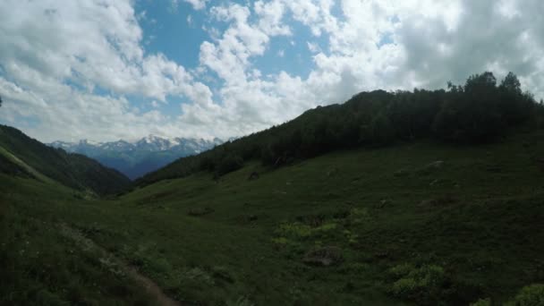 Dağ doruklarına dağlar Svaneti görünümünü — Stok video