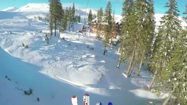 Mendarat dari lift ski — Stok Video