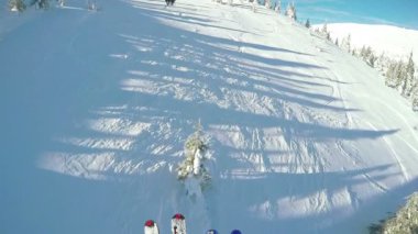 Kayak asansöründen iniyor