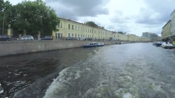 Canales de cruce en San Petersburgo — Vídeo de stock