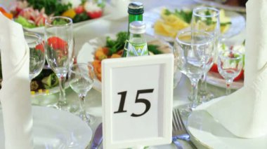 Unutulmamalı masaya servis