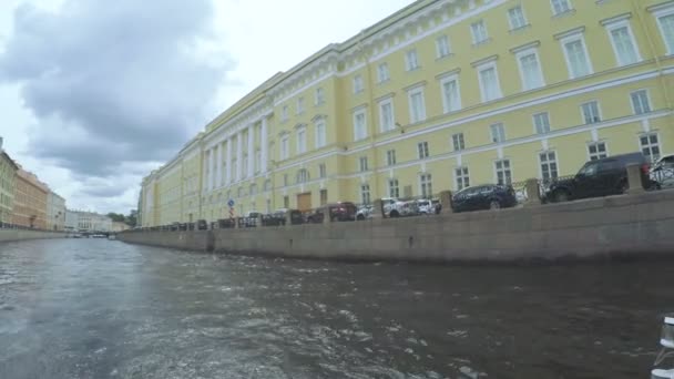 Skrzyżowaniu kanałów w Sankt Petersburgu — Wideo stockowe