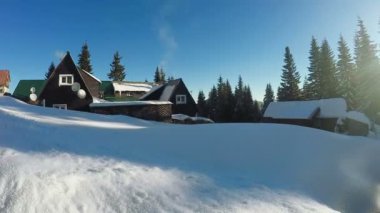 Ahşap köprü dağ nehir