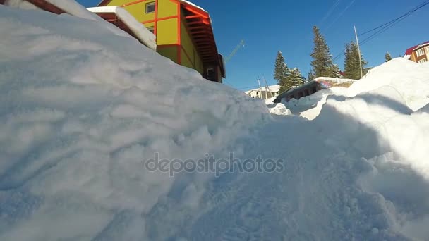 Ponte di legno fiume di montagna — Video Stock