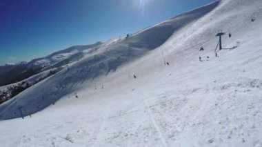 Karla kaplı yamaç ve yedi