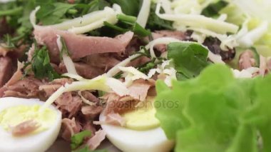 Salata balık ve Bıldırcın yumurta