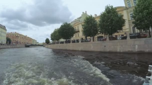 在圣彼得堡的十字路口渠道 — 图库视频影像