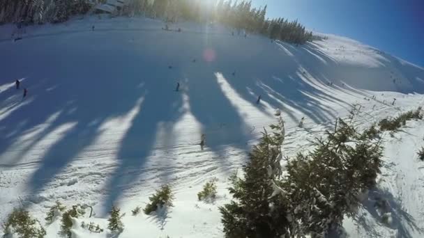 Lądowanie z wyciągu narciarskiego — Wideo stockowe
