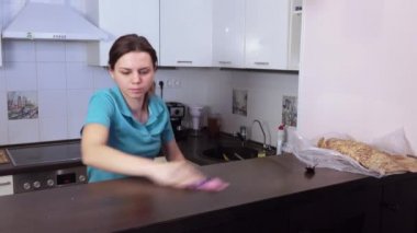 Yeşillik ve Peynir dolgulu büküm pide