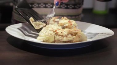 Kızarmış balık patates ile ekleme