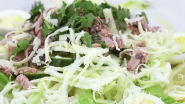 Salata balık ve Bıldırcın yumurta