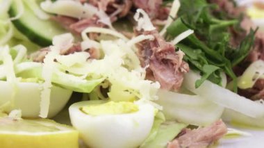 Salata balık ve Bıldırcın yumurta