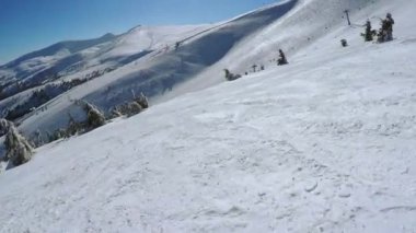 Kayak asansöründen iniyor
