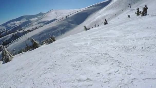 Landing from ski lift — Stock Video