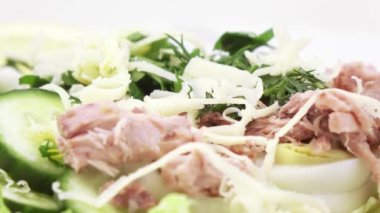 Salata balık ve Bıldırcın yumurta